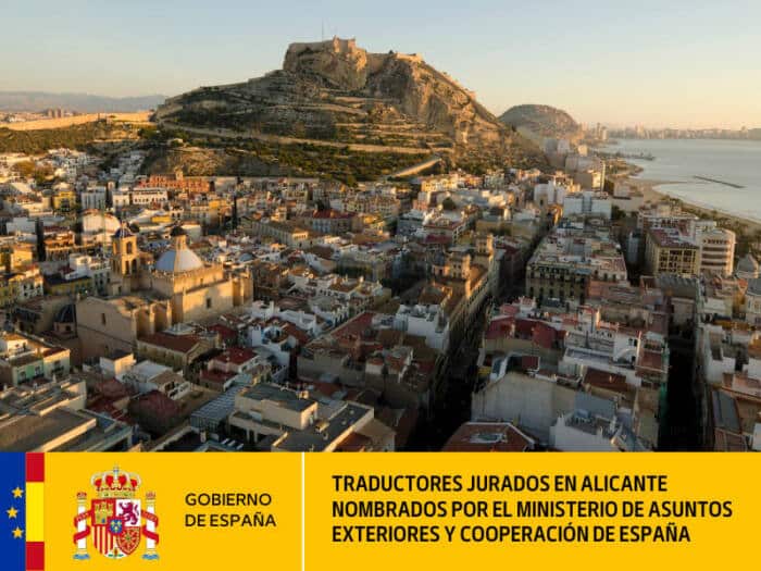 Alicante con el castillo de Santa Bárbara al fondo